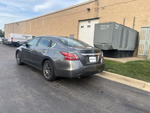 Gun Metallic 2015 Nissan Altima 2.5 SV