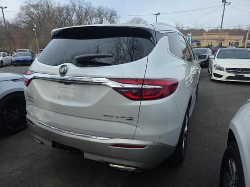 White Frost Tricoat 2018 Buick Enclave Avenir