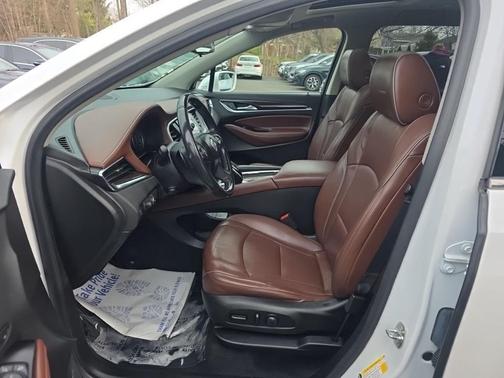 White Frost Tricoat 2018 Buick Enclave Avenir