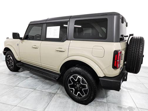 Desert Sand 2025 Ford Bronco Outer Banks