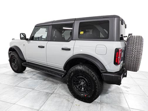 Avalanche 2026 Ford Bronco Outer Banks