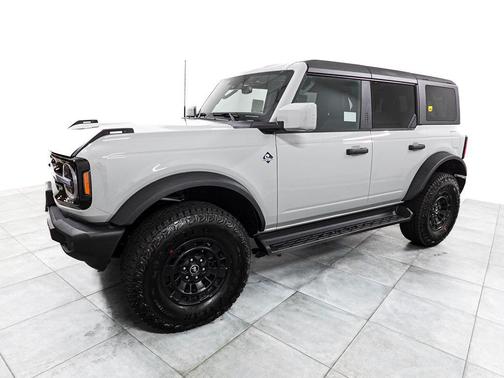 Avalanche 2026 Ford Bronco Outer Banks