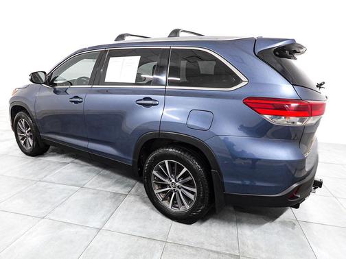 Shoreline Mist 2019 Toyota Highlander XLE