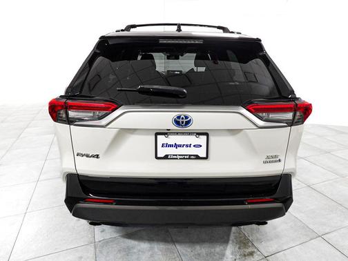 Blizzard Pearl 2019 Toyota RAV4 Hybrid SE