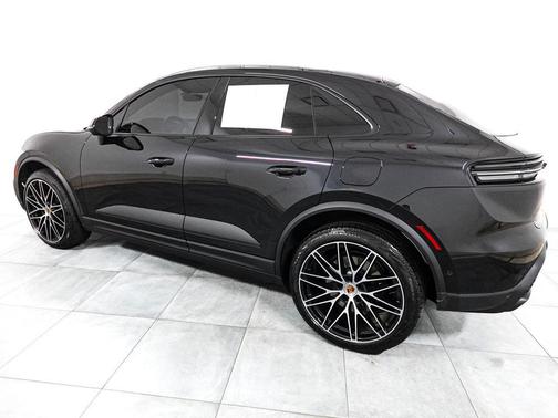 Jet Black Metallic 2025 Porsche Macan Macan Electric 4