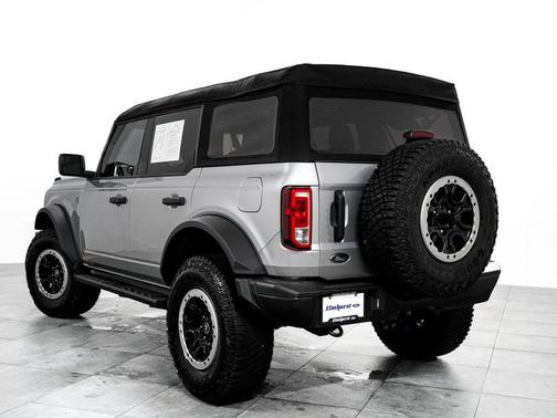 Iconic Silver Metallic 2024 Ford Bronco Black Diamond