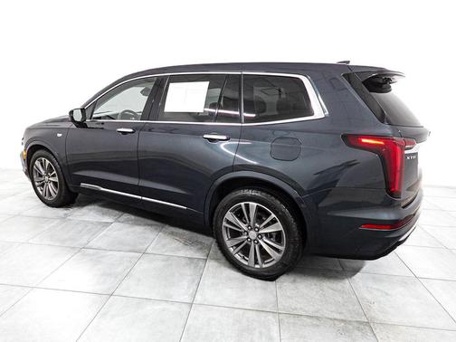 Wilder Metallic 2021 Cadillac XT6 Premium Luxury FWD