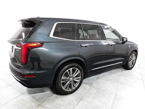 Wilder Metallic 2021 Cadillac XT6 Premium Luxury FWD
