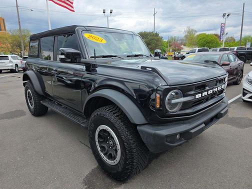 Shadow Black 2023 Ford Bronco Outer Banks