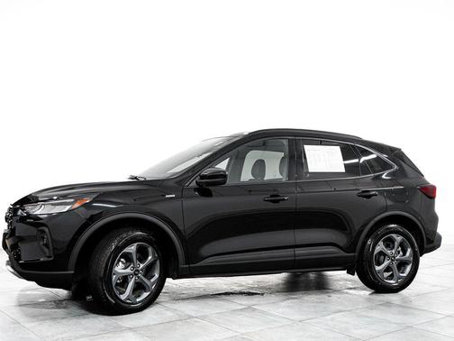 Agate Black Metallic 2025 Ford Escape ST-Line Select