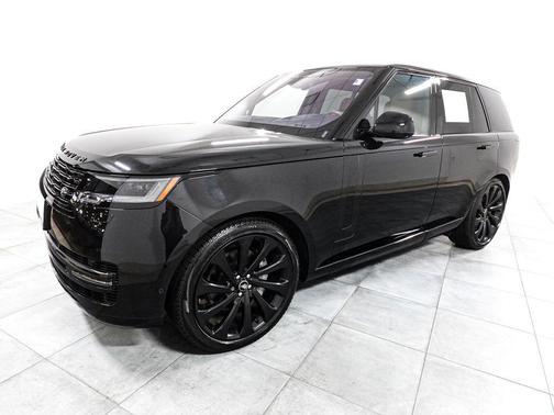 Santorini Black Metallic 2023 Land Rover Range Rover P400 SE
