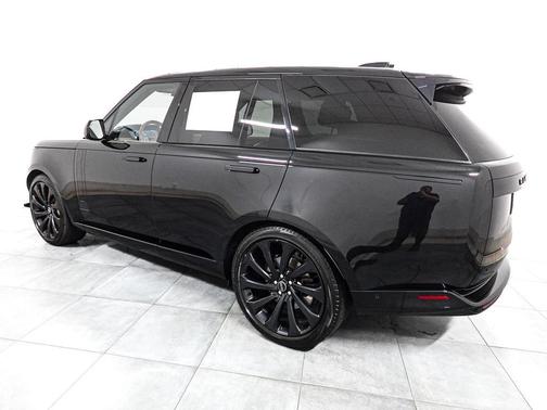 Santorini Black Metallic 2023 Land Rover Range Rover P400 SE