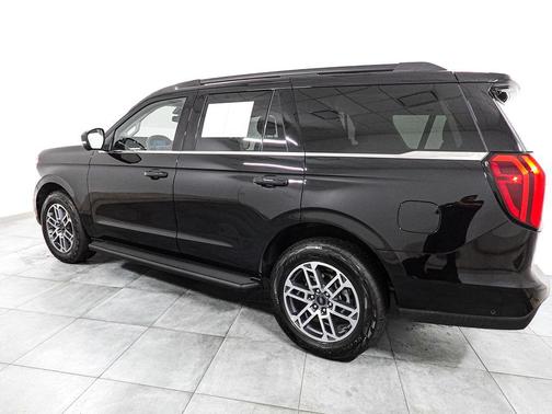 Black Metallic 2025 Ford Expedition Active