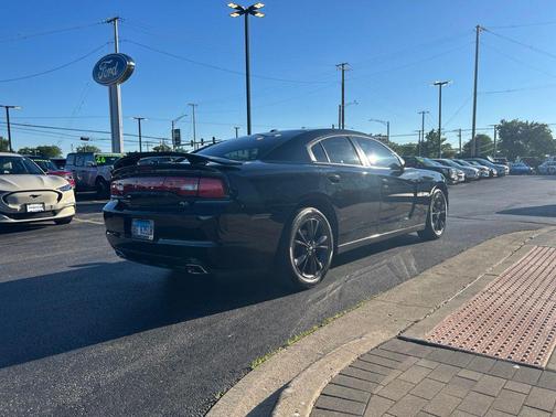 Pitch Black 2013 Dodge Charger R/T