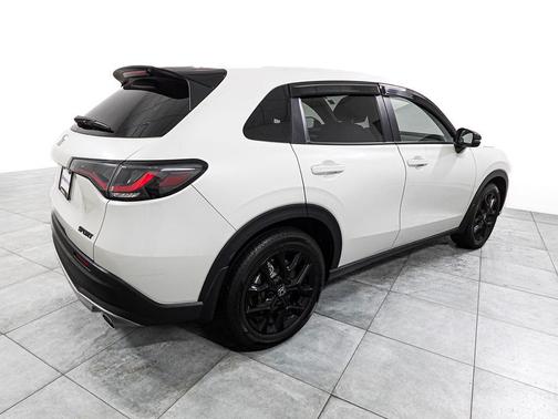 Platinum White Pearl 2024 Honda HR-V Sport