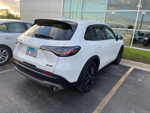 Platinum White Pearl 2024 Honda HR-V Sport