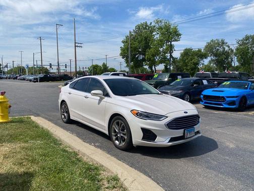 White Platinum Metallic Tri-Coat 2019 Ford Fusion SEL