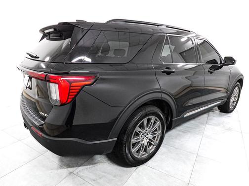 Agate Black Metallic 2025 Ford Explorer Active