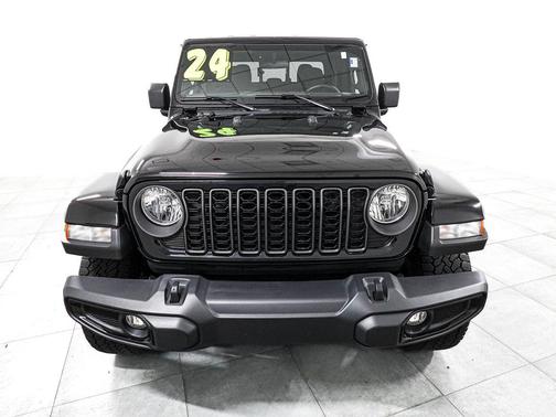Black Clearcoat 2024 Jeep Gladiator Nighthawk