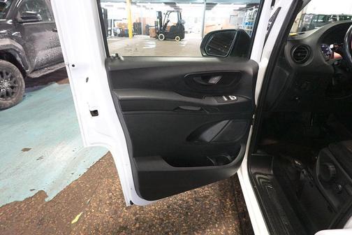 2017 Mercedes-Benz Metris Base