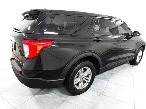 Black Metallic 2022 Ford Explorer Base