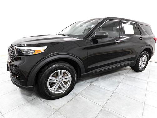 Black Metallic 2022 Ford Explorer Base