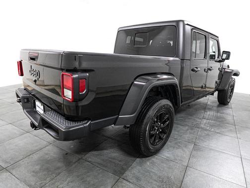 Black Clearcoat 2022 Jeep Gladiator Altitude 4x4