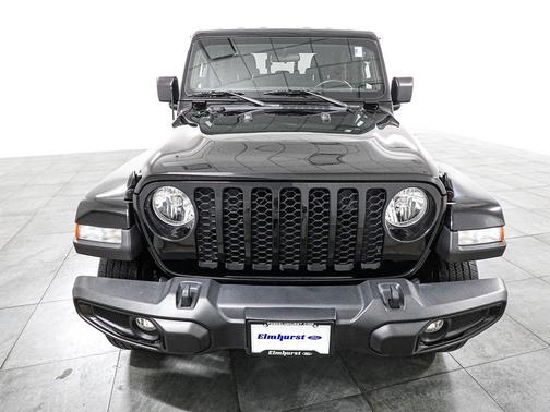 Black Clearcoat 2022 Jeep Gladiator Altitude 4x4