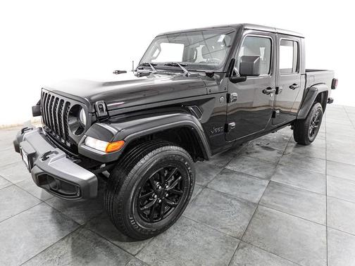 Black Clearcoat 2022 Jeep Gladiator Altitude 4x4