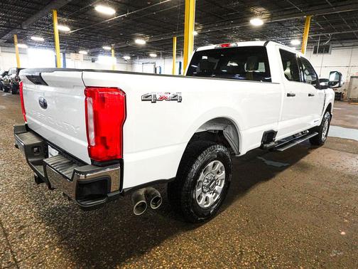 Oxford White 2024 Ford F-250 XLT