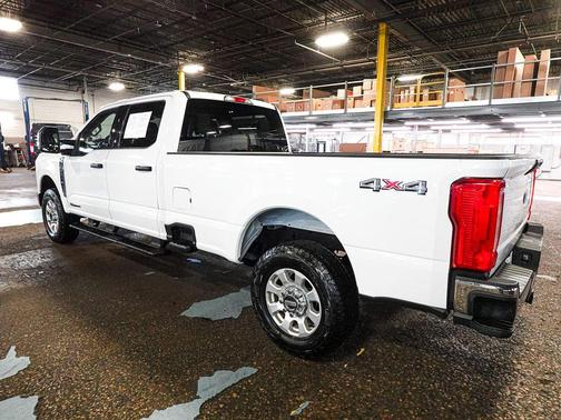 Oxford White 2024 Ford F-250 XLT