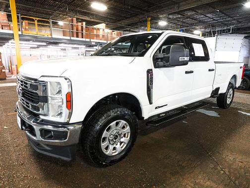 Oxford White 2024 Ford F-250 XLT