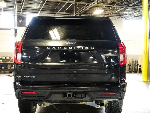 Black Metallic 2025 Ford Expedition Active