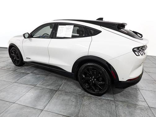 Star White Metallic Tri-Coat 2023 Ford Mustang Mach-E Premium