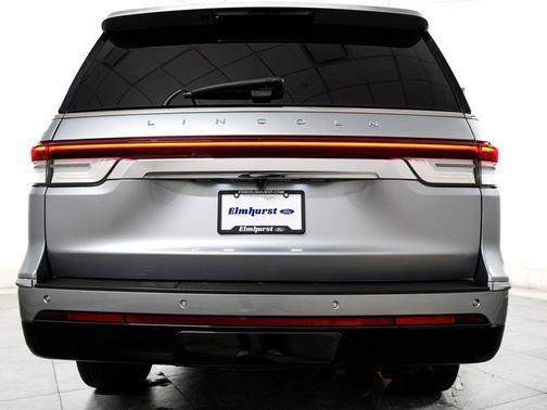 Silver Radiance Metallic Clearcoat 2023 Lincoln Navigator Reserve