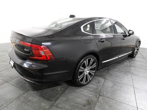 Onyx Black Metallic 2025 Volvo S90 B6 Plus