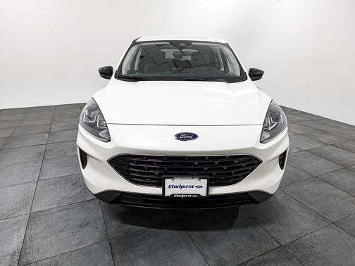 Star White Metallic Tri-Coat 2022 Ford Escape SE