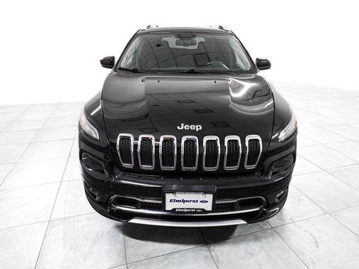 Diamond Black Crystal Pearlcoat 2017 Jeep Cherokee Overland