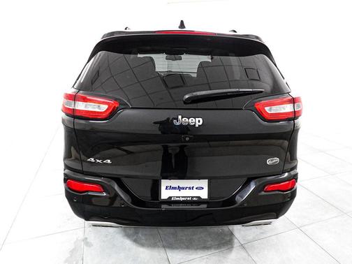 Diamond Black Crystal Pearlcoat 2017 Jeep Cherokee Overland