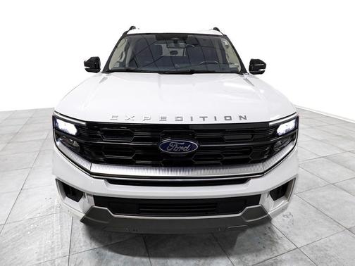 Oxford White 2025 Ford Expedition Platinum
