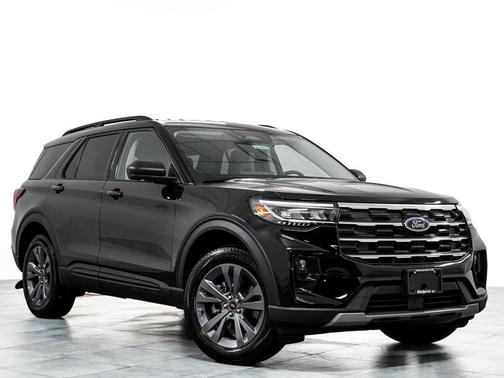 Agate Black Metallic 2026 Ford Explorer Active