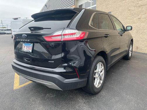 Black Metallic 2022 Ford Edge SEL