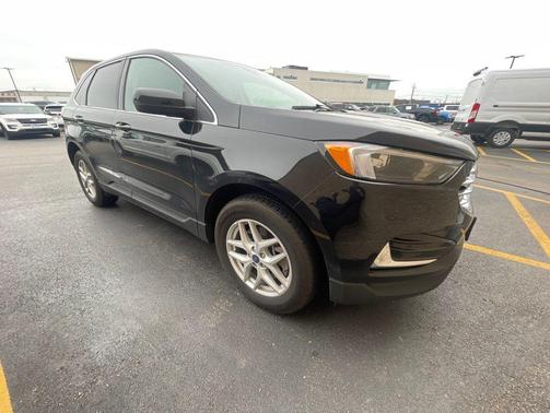 Black Metallic 2022 Ford Edge SEL