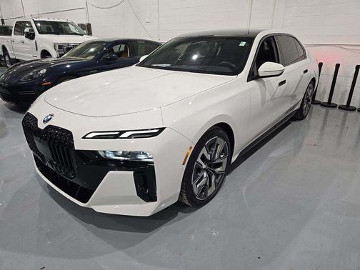 Alpine White 2024 BMW i7 xDrive60