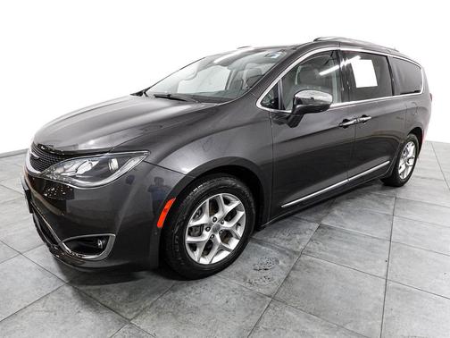 Granite Crystal Metallic Clearcoat 2019 Chrysler Pacifica Limited