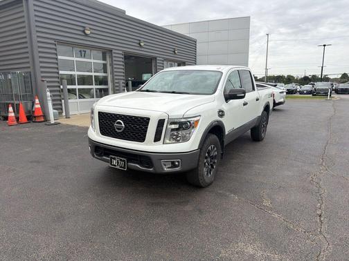 Pearl White Metallic 2017 Nissan Titan PRO-4X