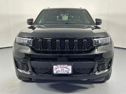 Diamond Black Crystal Pearlcoat 2023 Jeep Grand Cherokee L Altitude
