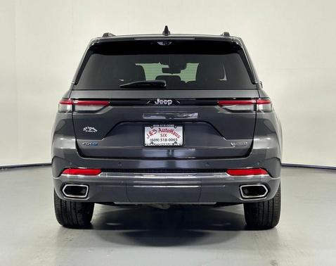 Baltic Gray Metallic Clearcoat 2023 Jeep Grand Cherokee 4xe Overland