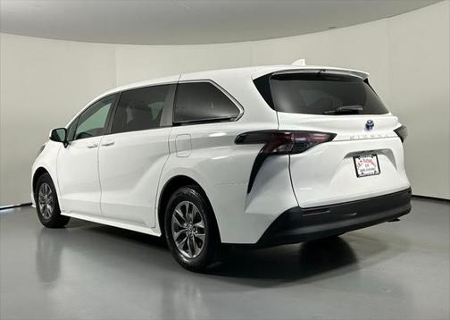 2023 Toyota Sienna LE