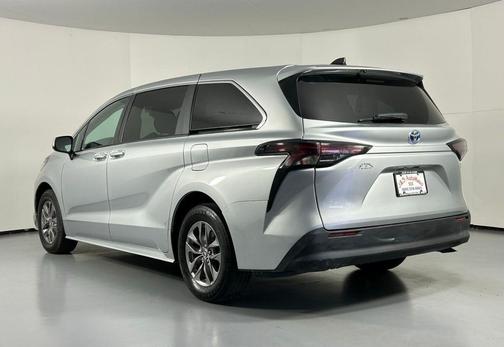 2023 Toyota Sienna LE